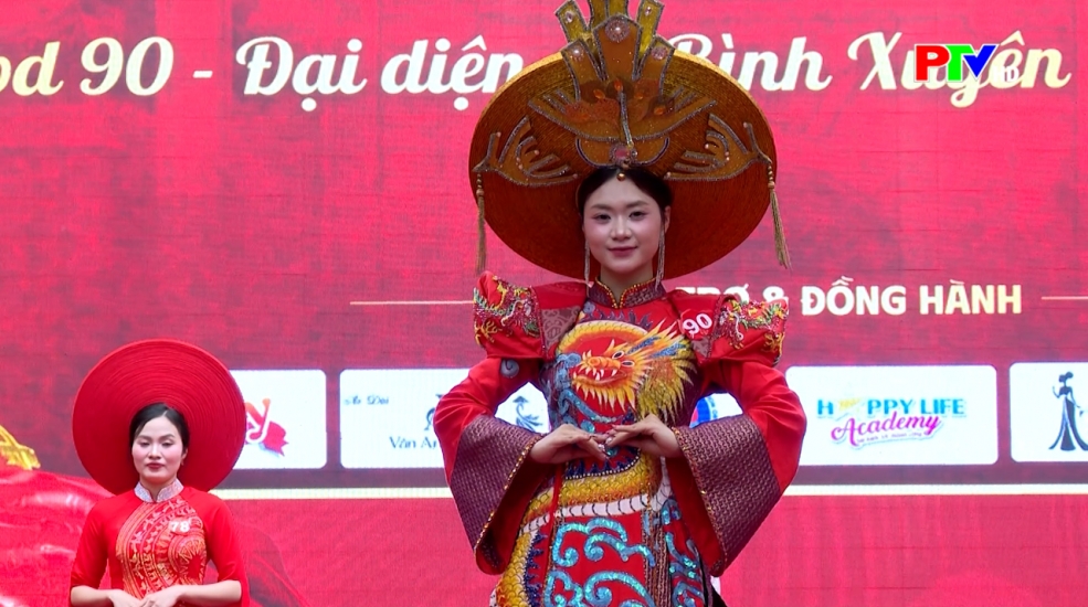 Ca nhạc - Đất Tổ ngày nắng lên