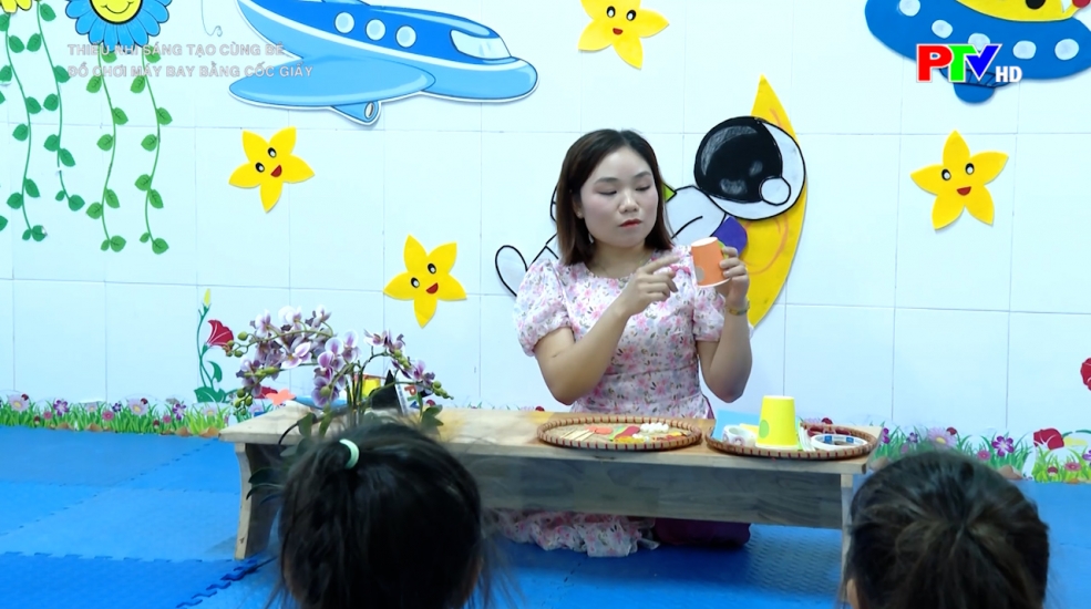 Sáng tạo cùng bé - Đồ chơi máy bay bằng cốc giấy