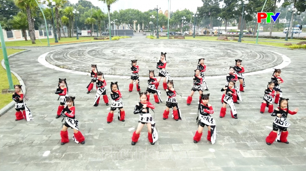 Dành cho thiếu nhi: Ca nhạc - Vui hội mùa thu