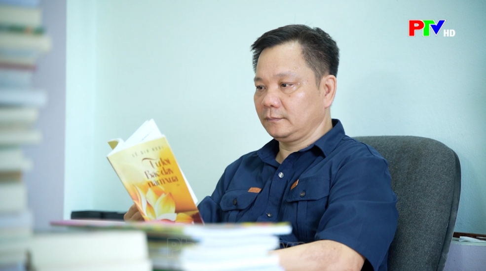 Tác giả. tác phẩm: Lê Gia Hoài - Nhà báo làm thơ Tác giả. tác phẩm: Lê Gia Hoài - Nhà báo làm thơ