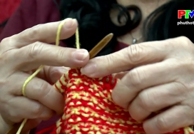 Khoảnh khắc cuộc sống: Người đan áo ấm