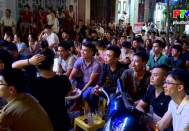 Người dân háo hức cổ vũ đội tuyển Việt Nam tại vòng loại World Cup