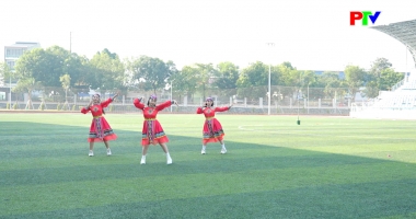 Ca nhạc - Đi giữa trời rực rỡ