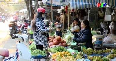 Câu chuyện cuối tuần - Giá cả leo thang: Áp lực lên mọi gia đình