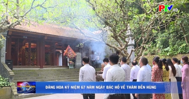 Dâng hoa kỷ niệm 67 năm ngày Bác Hồ về thăm Đền Hùng