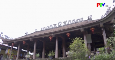 Tháng Tám về chiến khu xưa