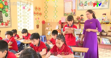 Gắn bó với học sinh vùng khó