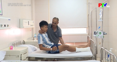 Hành trang sức khỏe - Đứt gân chân do sinh hoạt ở trẻ