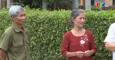 Hết lòng vì việc chung