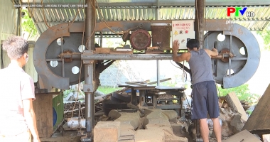 Muôn cách làm giàu - Làm giàu từ nghề làm gỗ trần