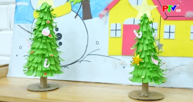Sáng tạo cùng bé - Cây thông Noel