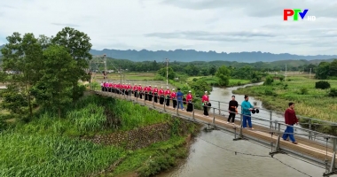 Tác giả tác phẩm - Làng Mường vang vọng núi rừng