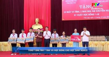 Trao tặng máy tính và học bổng cho học sinh nghèo
