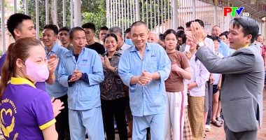 Truyền hình nhân đạo - Trao yêu thương nhận nụ cười