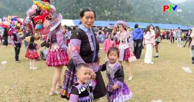 Sắc màu văn hóa - Về bản Mông vui lễ hội Gầu Tào