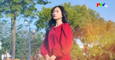 Đẹp cùng PTV: Mặc đẹp với tone màu đỏ