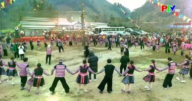 Phu Tho Cultural Express - Vibrant color of Hmong women’s traditional attive Pa Co