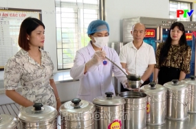Bếp ăn bán trú - Giữ an toàn trong từng mắt xích Bếp ăn bán trú - Giữ an toàn trong từng mắt xích